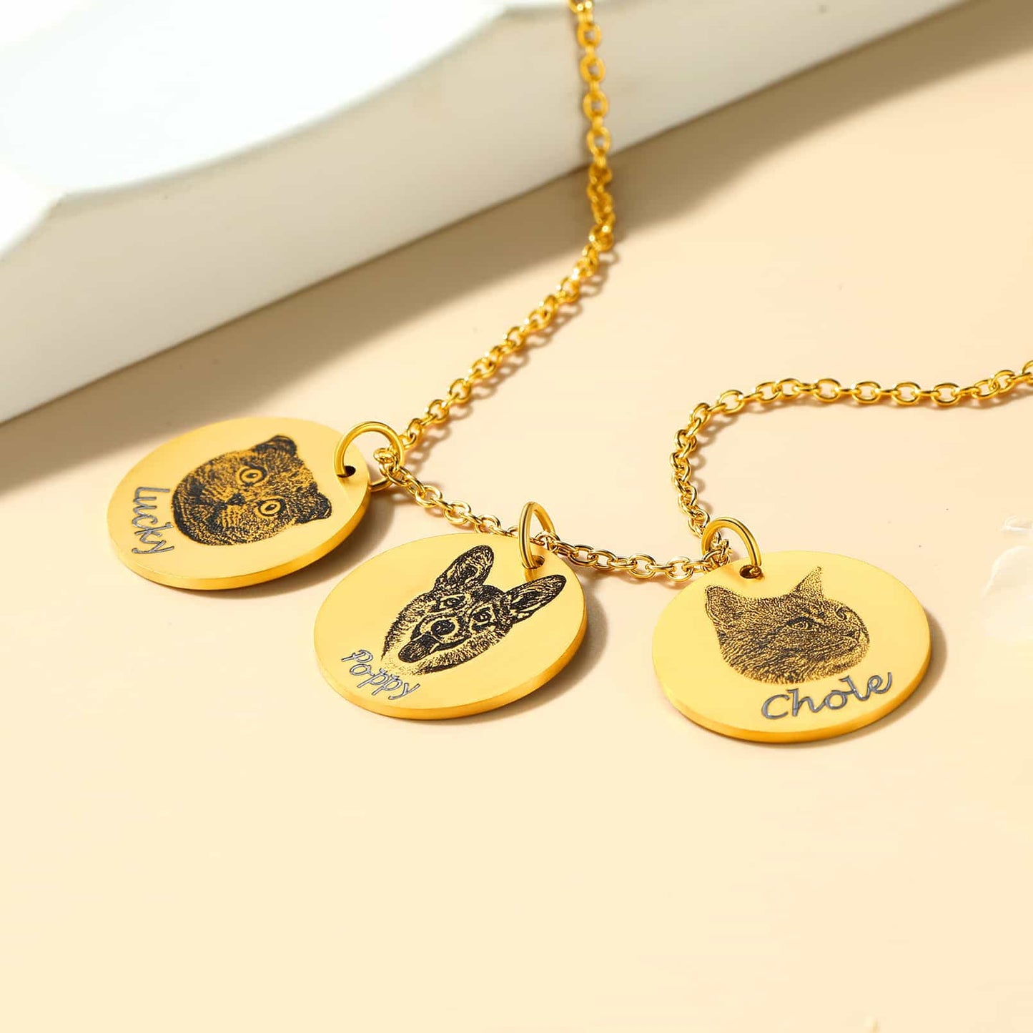 Custom4U Round Portrait Picture Necklace Gold Plated