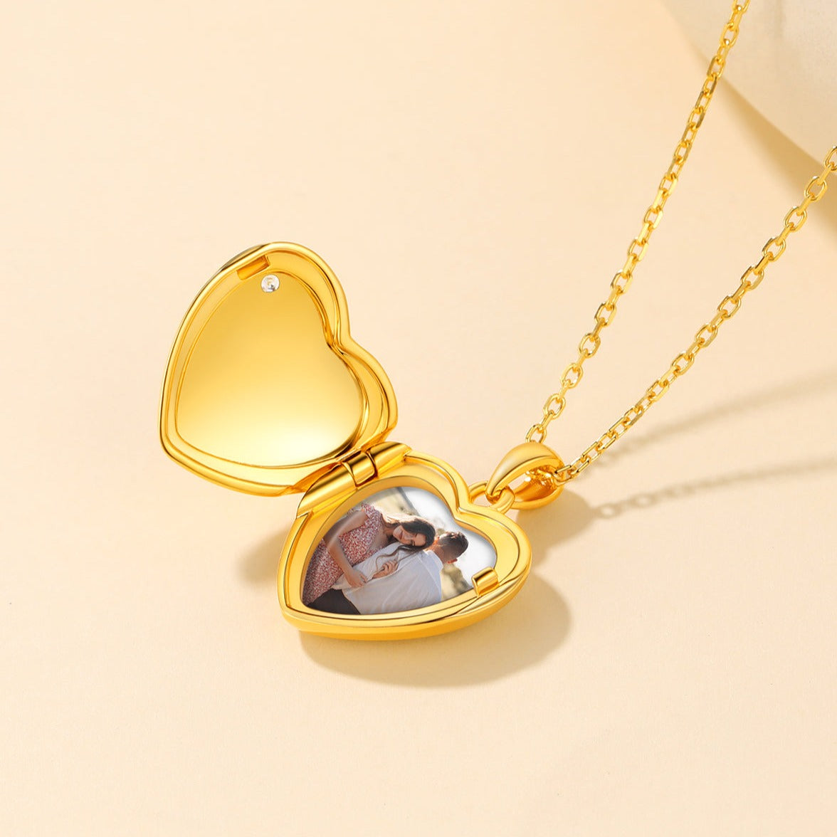 Custom4U Locket Necklace with Pictures gold plated